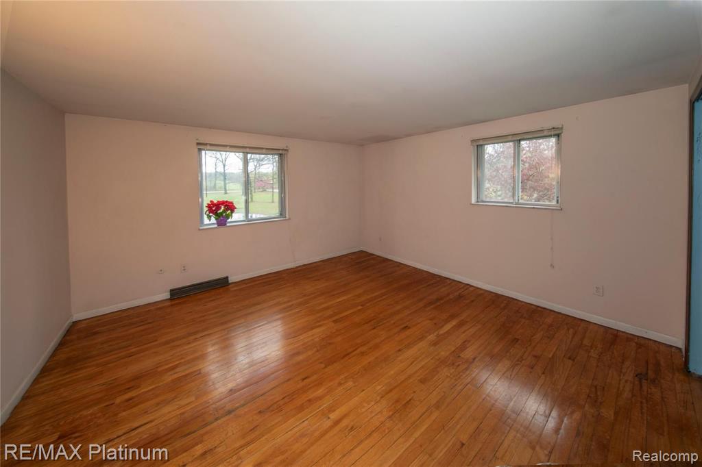 4750 Vines Road Howell, MI 48843 - Photo 14 of 35