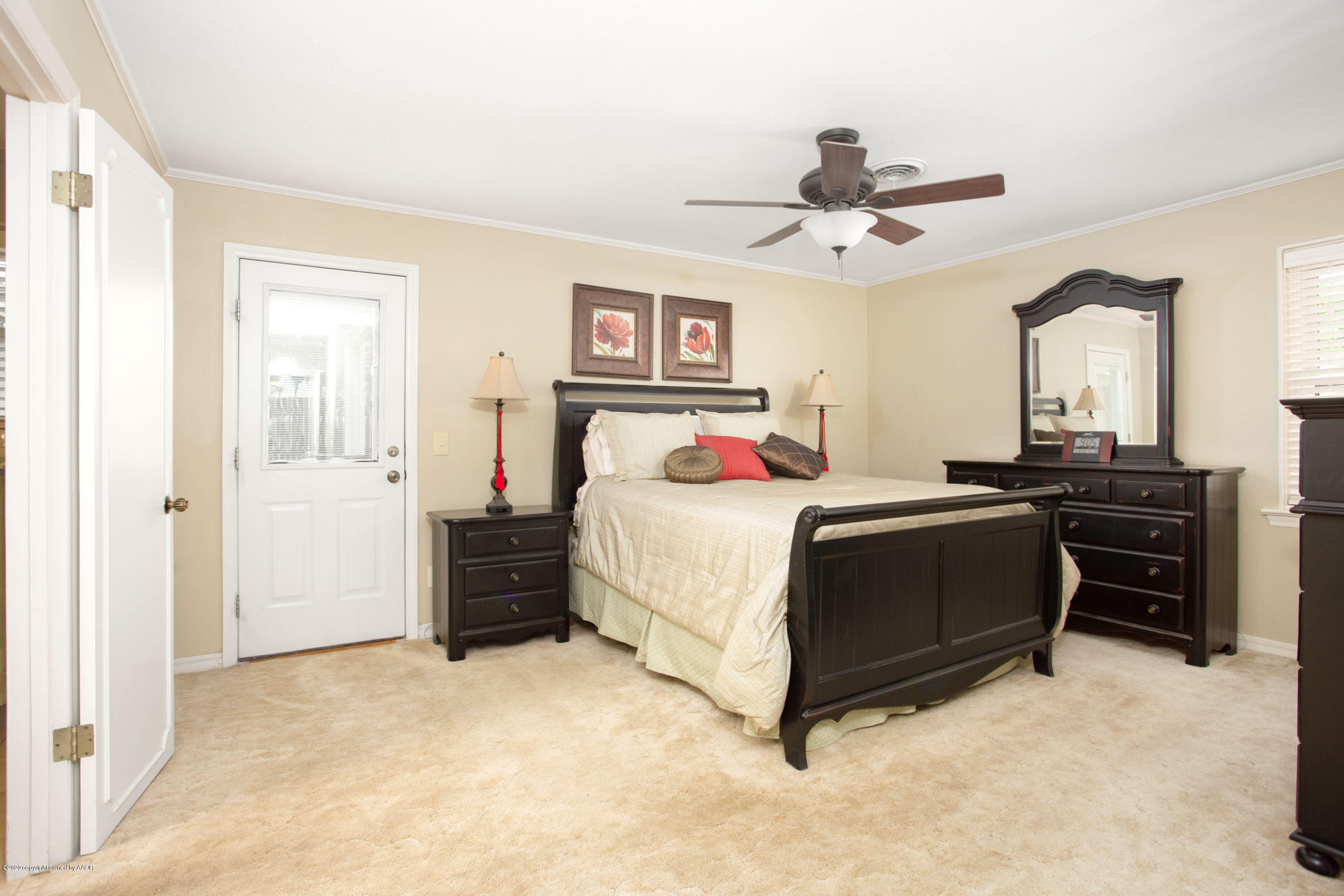 6801 Dreyfuss Road Amarillo, TX 79106 - Photo 15 of 32 Master Bedroom with patio access