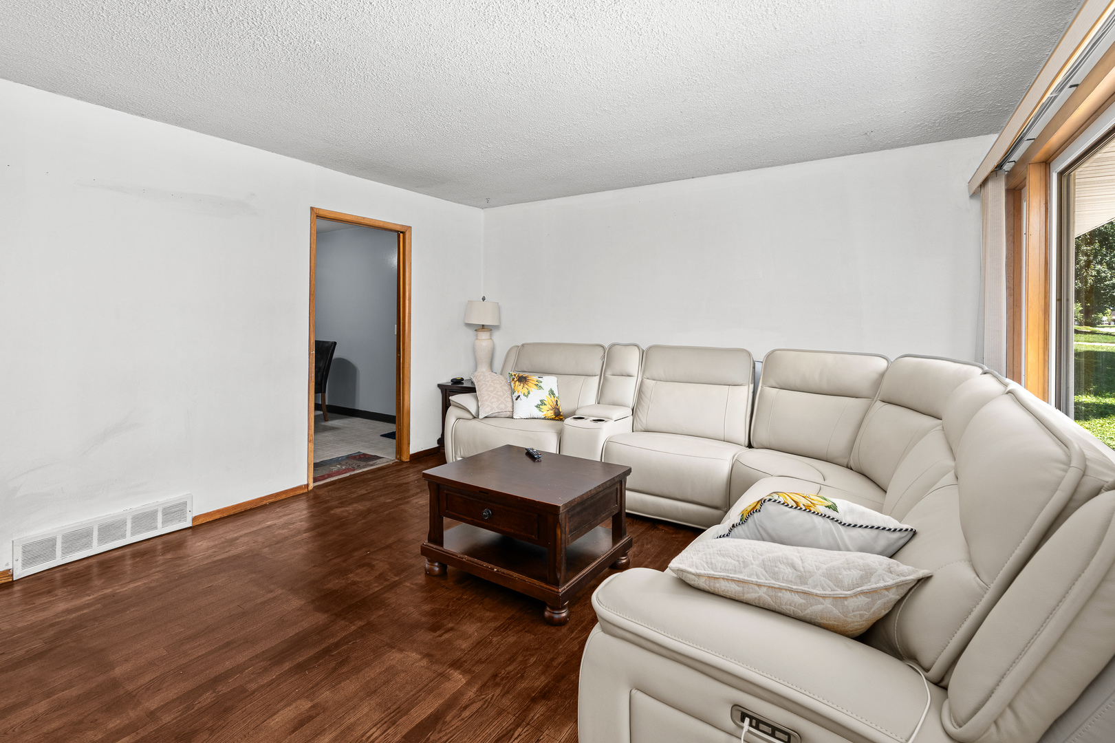 1406 15th Street Silvis, IL 61282 - Photo 3 of 36