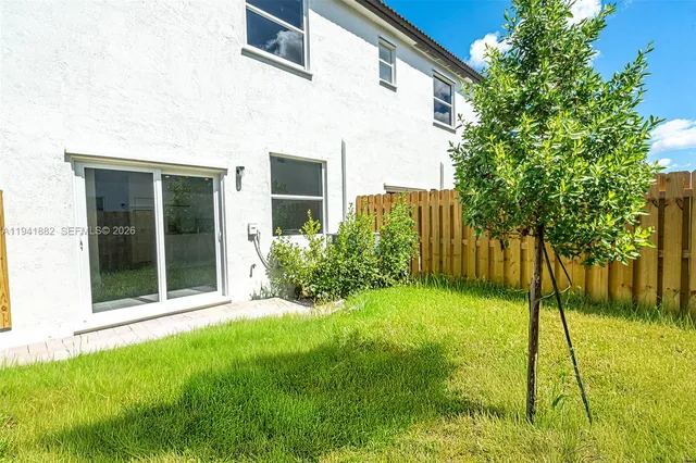 a view of backyard with garden