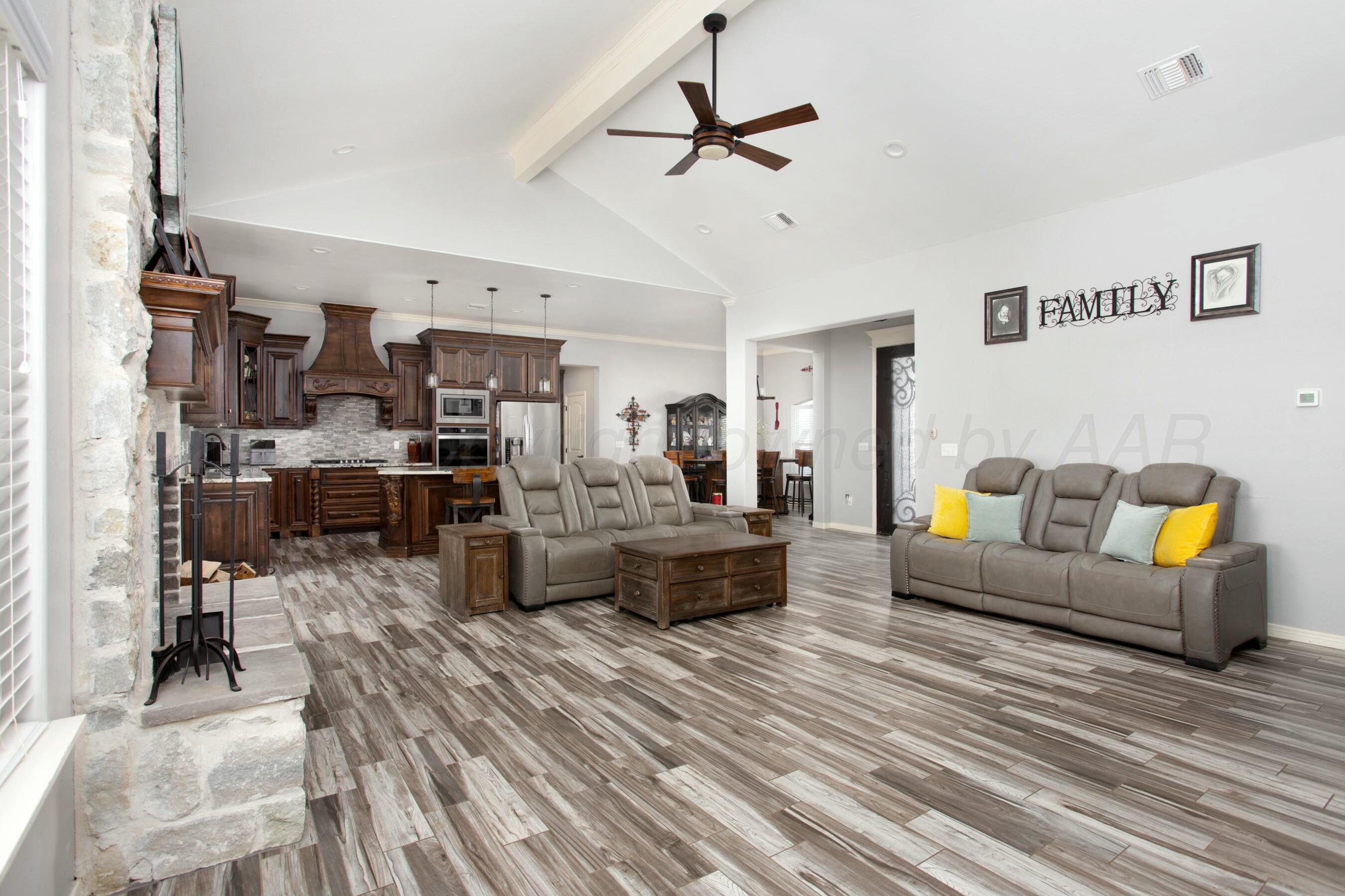 18401 Willow Way Road Amarillo, TX 79124 - Photo 13 of 60 Livingroom