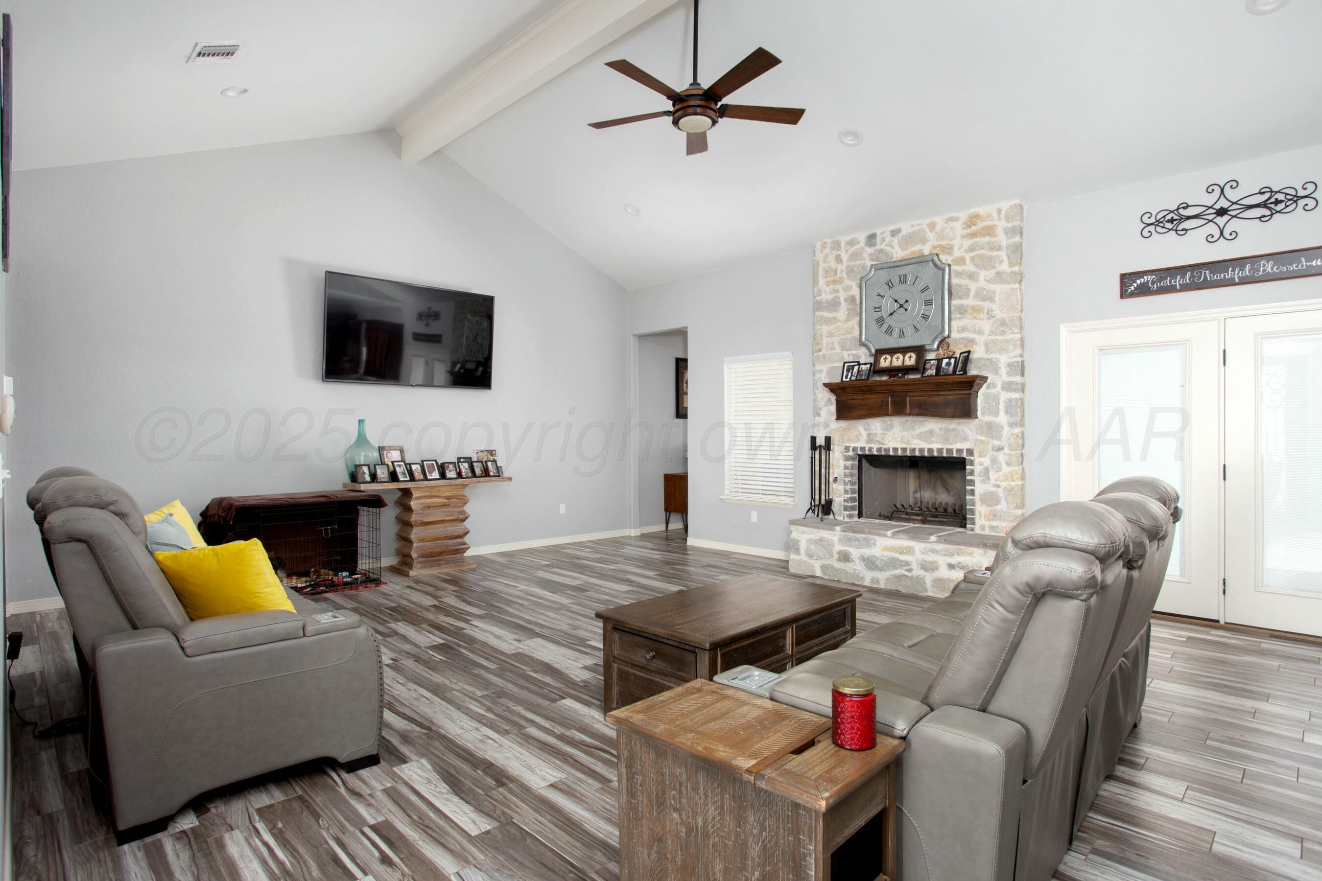 18401 Willow Way Road Amarillo, TX 79124 - Photo 15 of 60 Livingroom