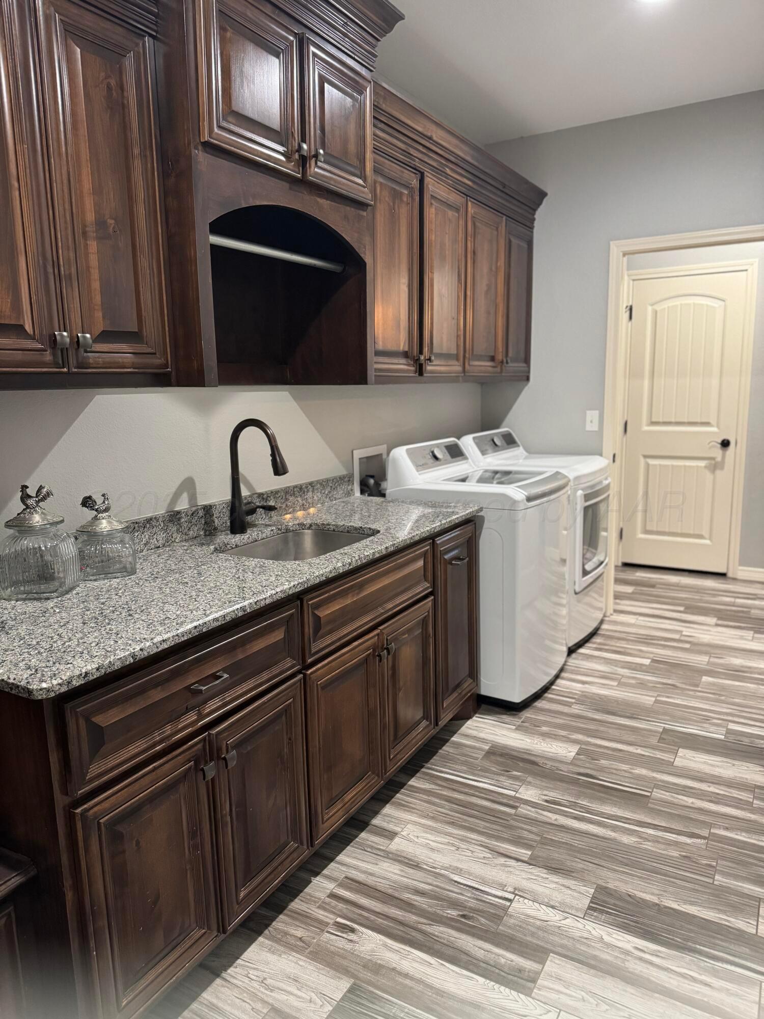 18401 Willow Way Road Amarillo, TX 79124 - Photo 16 of 60 Utility Room