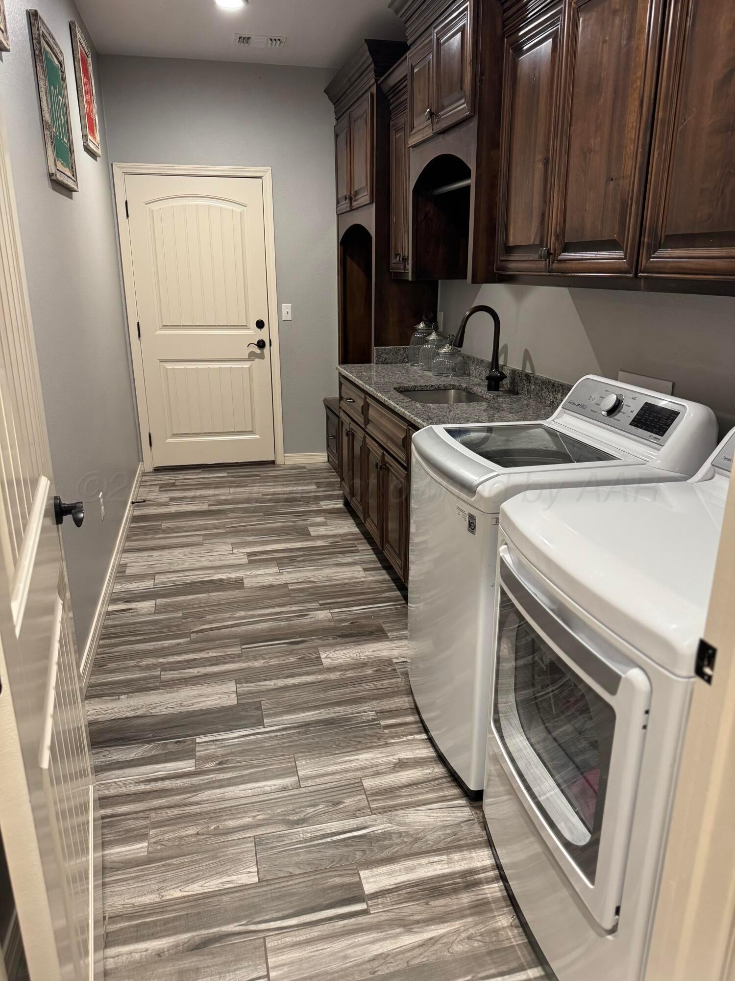 18401 Willow Way Road Amarillo, TX 79124 - Photo 17 of 60 Utility Room