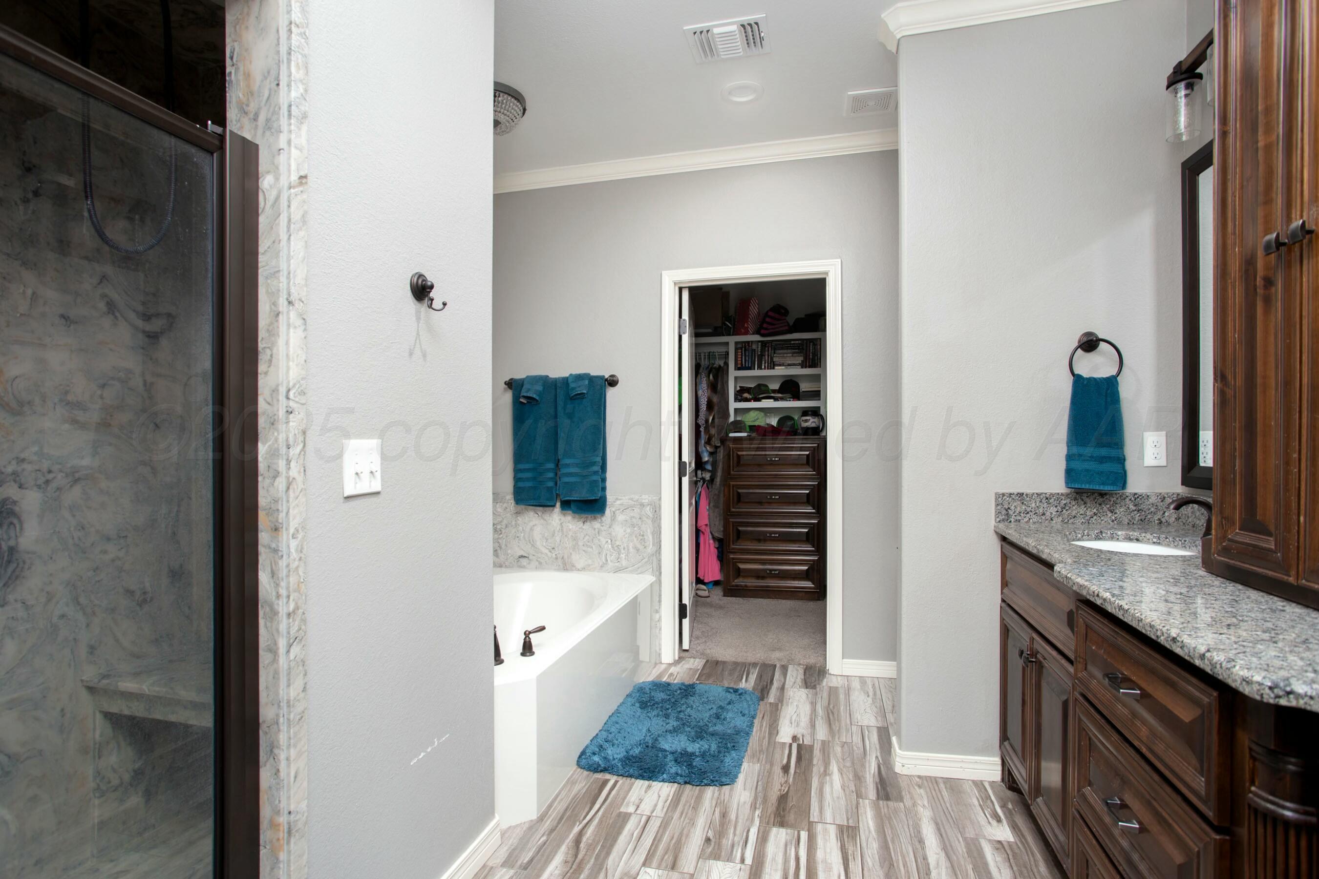 18401 Willow Way Road Amarillo, TX 79124 - Photo 23 of 60 Primary Bathroom