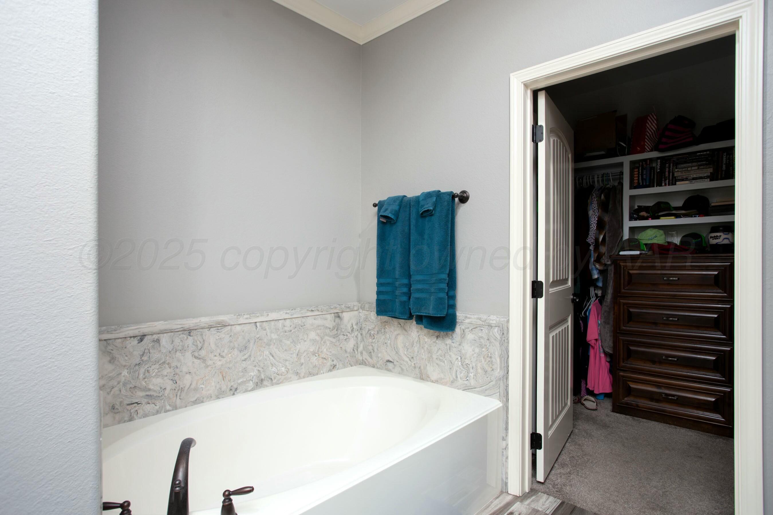 18401 Willow Way Road Amarillo, TX 79124 - Photo 27 of 60 Primary Bathroom