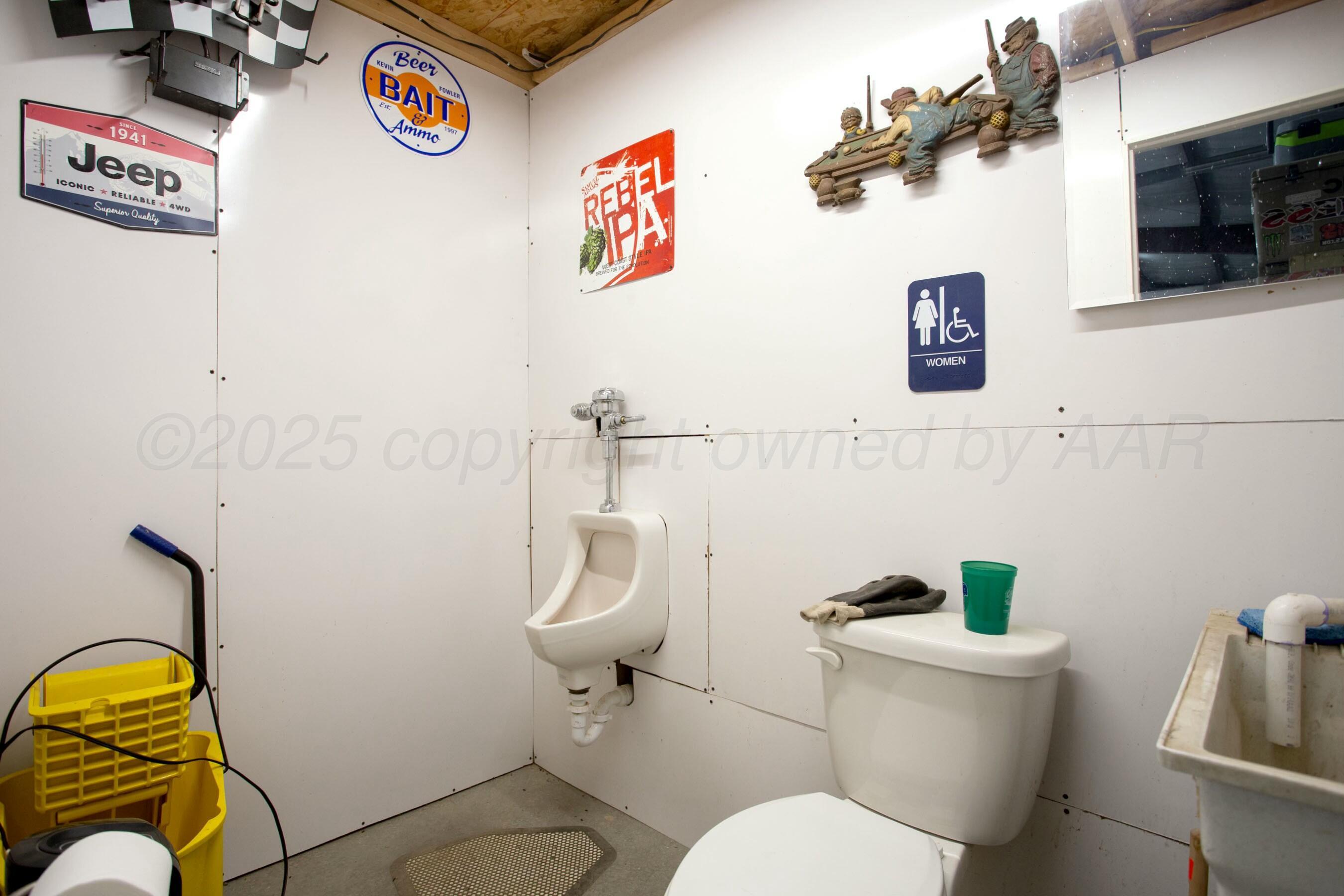 18401 Willow Way Road Amarillo, TX 79124 - Photo 46 of 60 Bathroom in Shop