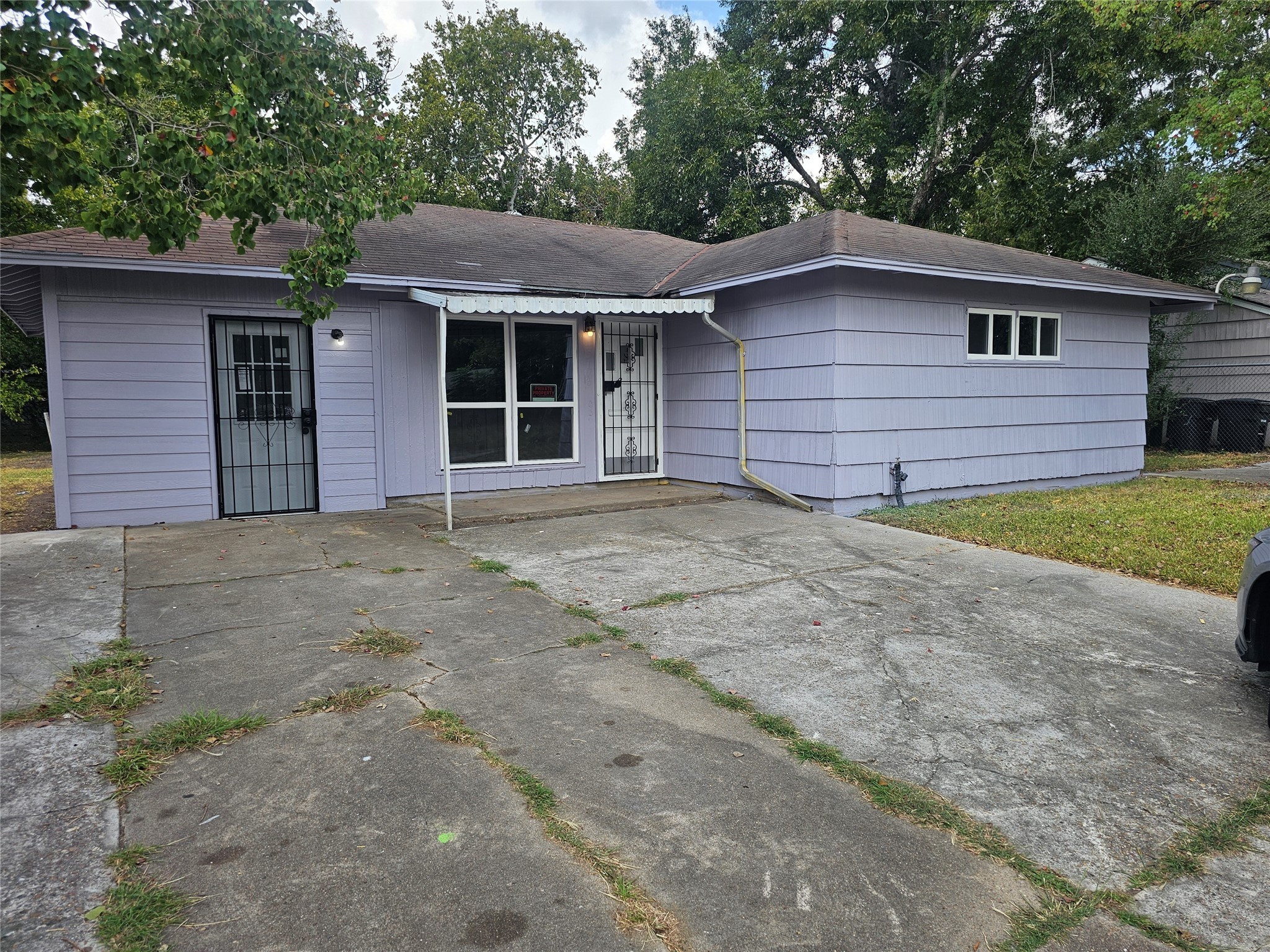 5703 Belneath Street Houston, TX 77033 - Photo 18 of 21 a front view of a house with garden