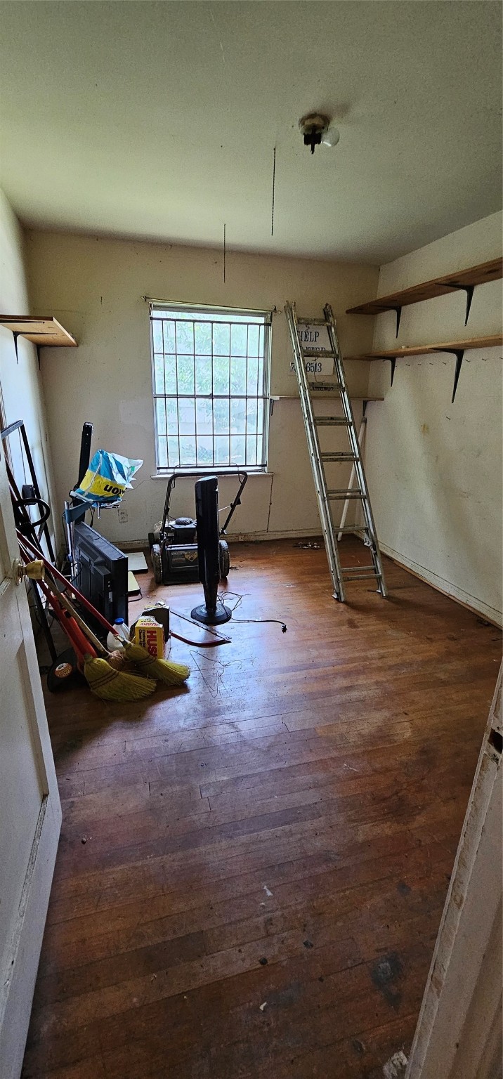 5703 Belneath Street Houston, TX 77033 - Photo 10 of 21 a view of a room with gym equipment