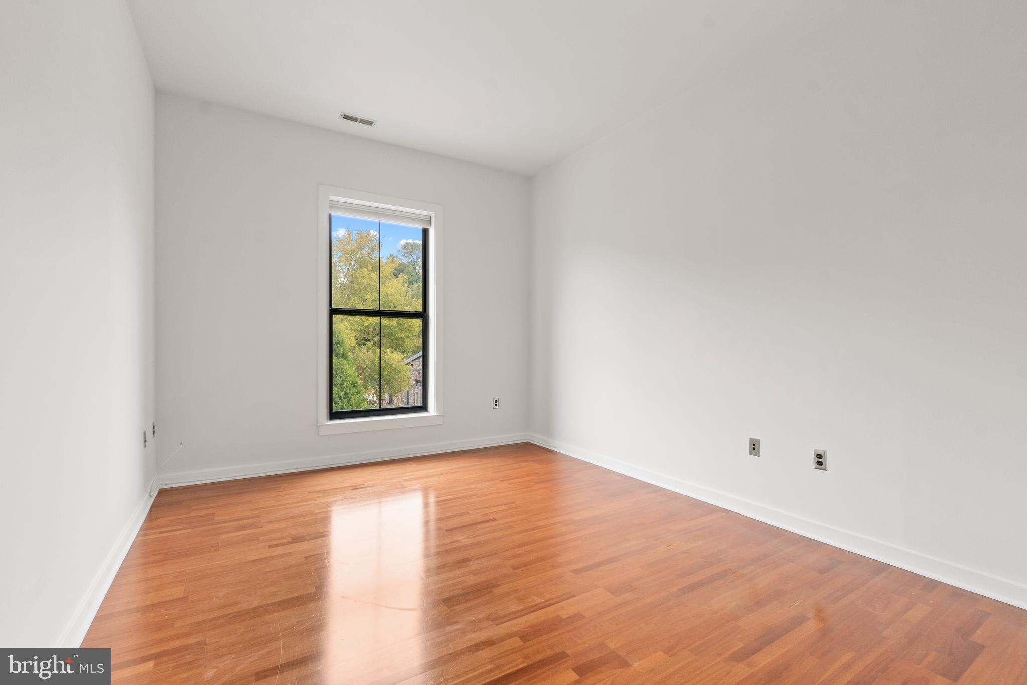 2007 Clipper Park Road, Unit 323 Baltimore, MD 21211 - Photo 14 of 25 second bedroom