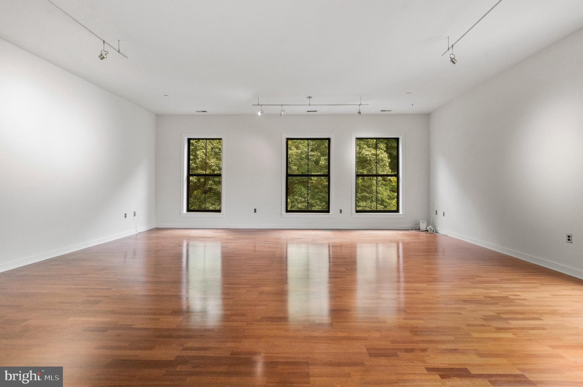 2007 Clipper Park Road, Unit 323 Baltimore, MD 21211 - Photo 3 of 25 living room