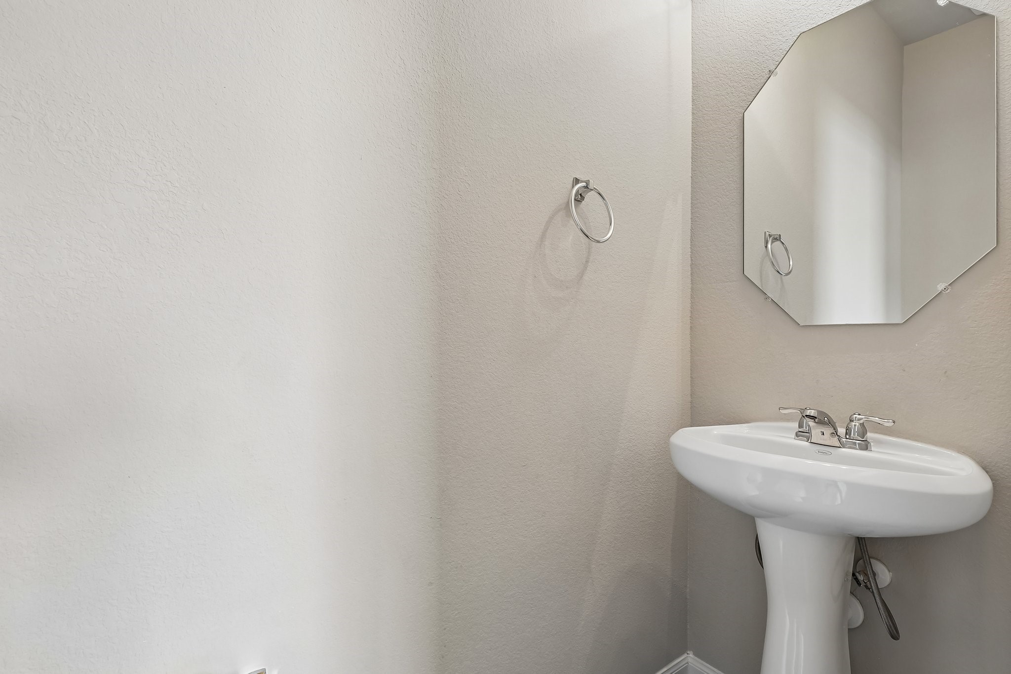 2903 August Mist Court Conroe, TX 77304 - Photo 20 of 40 Half bath