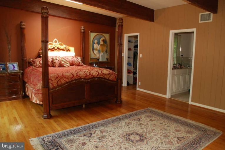 968 Saigon Road McLean, VA 22102 - Photo 18 of 28 Bedroom (Master)