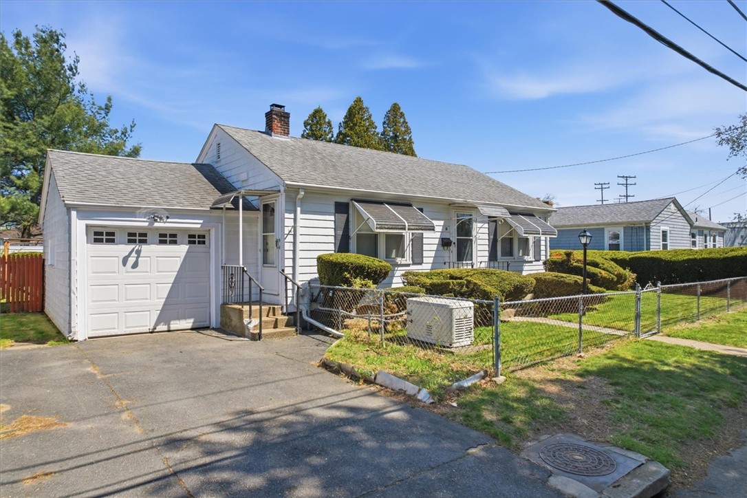 15 Rhodes Avenue East Providence, RI 02915 - Photo 1 of 27