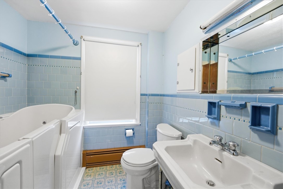 15 Rhodes Avenue East Providence, RI 02915 - Photo 13 of 27