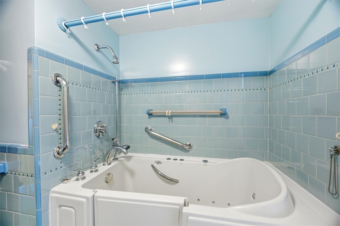 15 Rhodes Avenue East Providence, RI 02915 - Photo 14 of 27