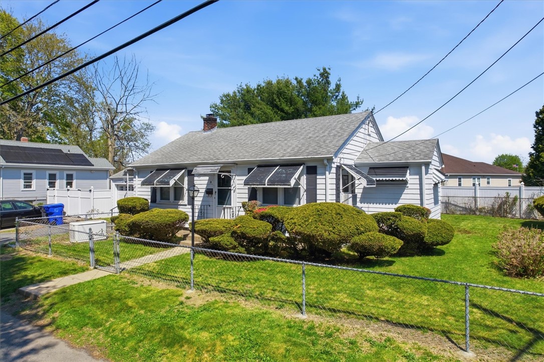 15 Rhodes Avenue East Providence, RI 02915 - Photo 2 of 27