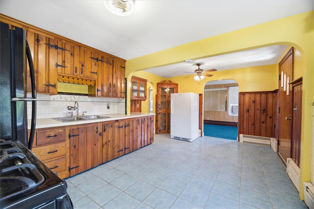 15 Rhodes Avenue East Providence, RI 02915 - Photo 4 of 27