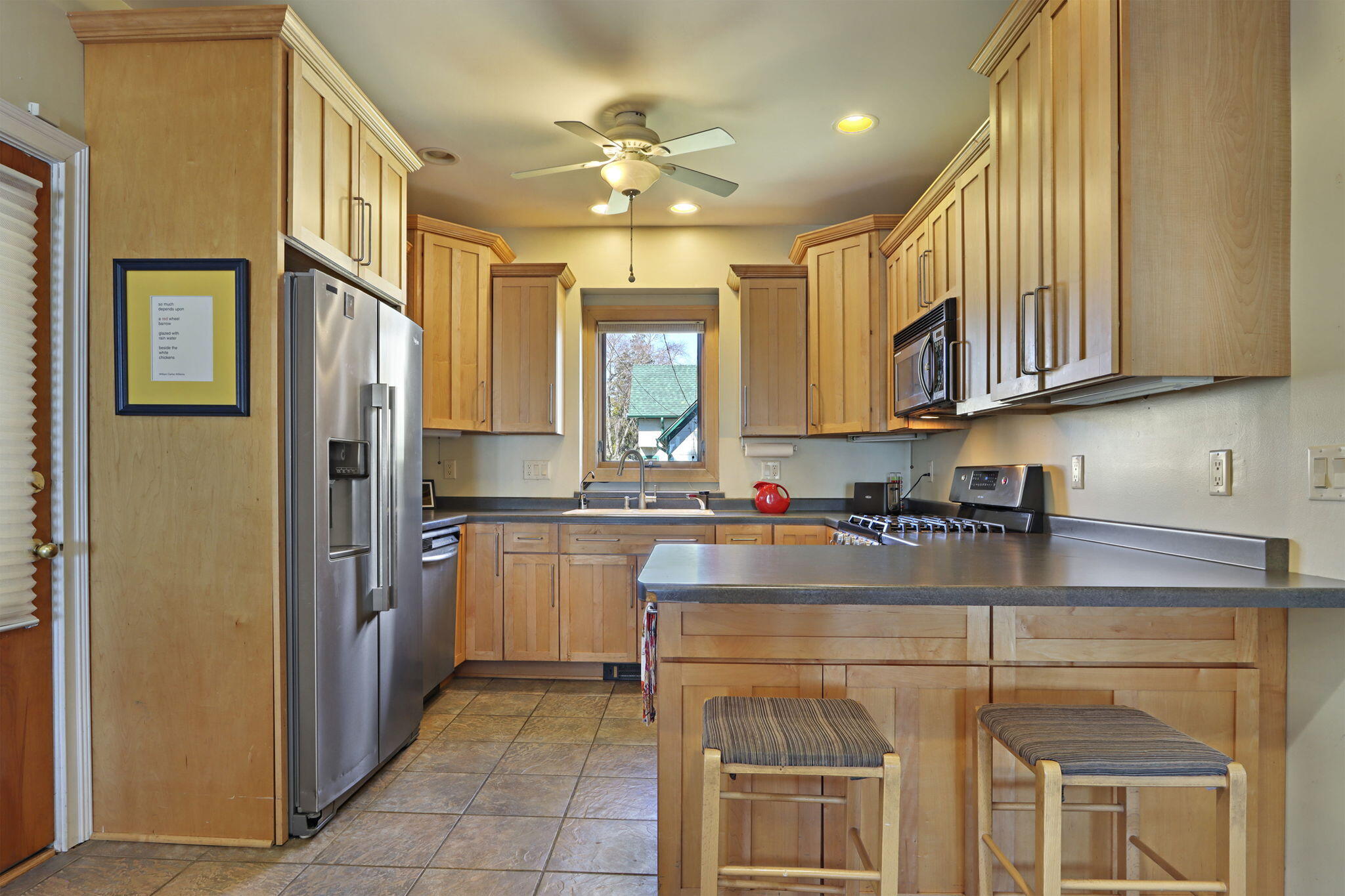 1632 Michigan Boulevard Racine, WI 53402 - Photo 10 of 51 Maple Cabinets