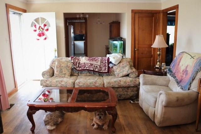 102 North Spring Street Sparta, TN 38583 - Photo 3 of 17 Living Room