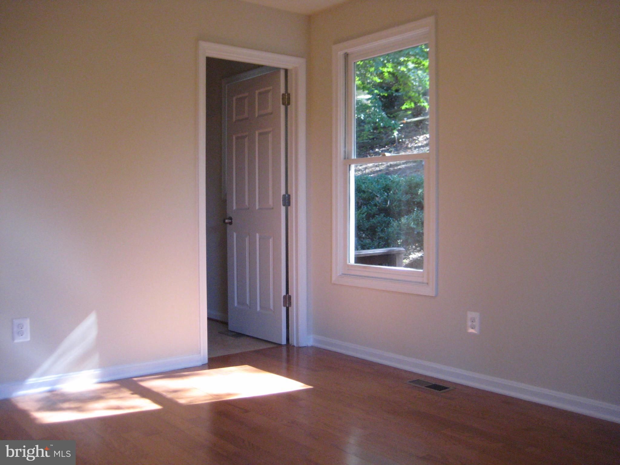 6725 Hemlock Point Road New Market, MD 21774 - Photo 4 of 16 MASTER SUITE W/PRIVATE BATH & WALK IN CLOSET