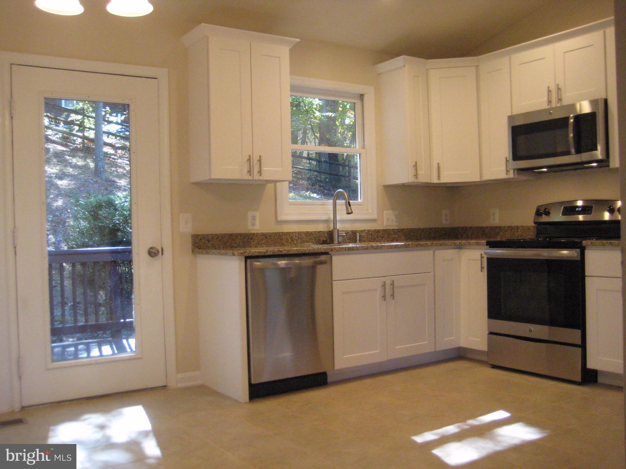 6725 Hemlock Point Road New Market, MD 21774 - Photo 5 of 16 NEVER BEEN USED STAINLESS STEEL APPLIANCES