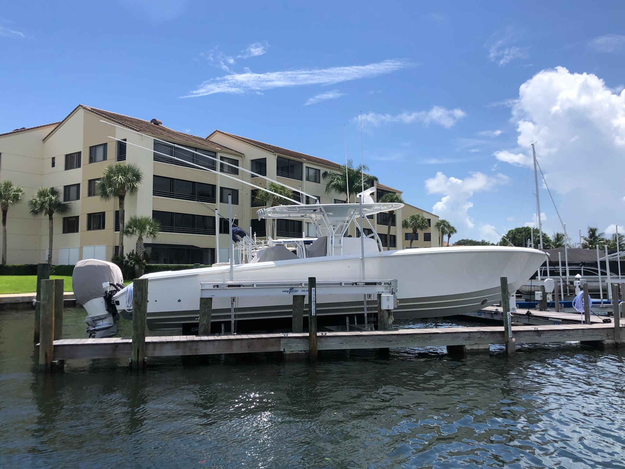 B-9 Oak Harbour Drive Juno Beach, FL 33408 - Photo 6 of 14 a view of a large white building