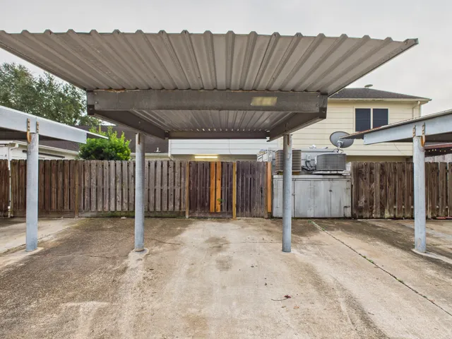 $1,550 | 6416 Bankside Drive, Unit 42, Houston, TX 77096