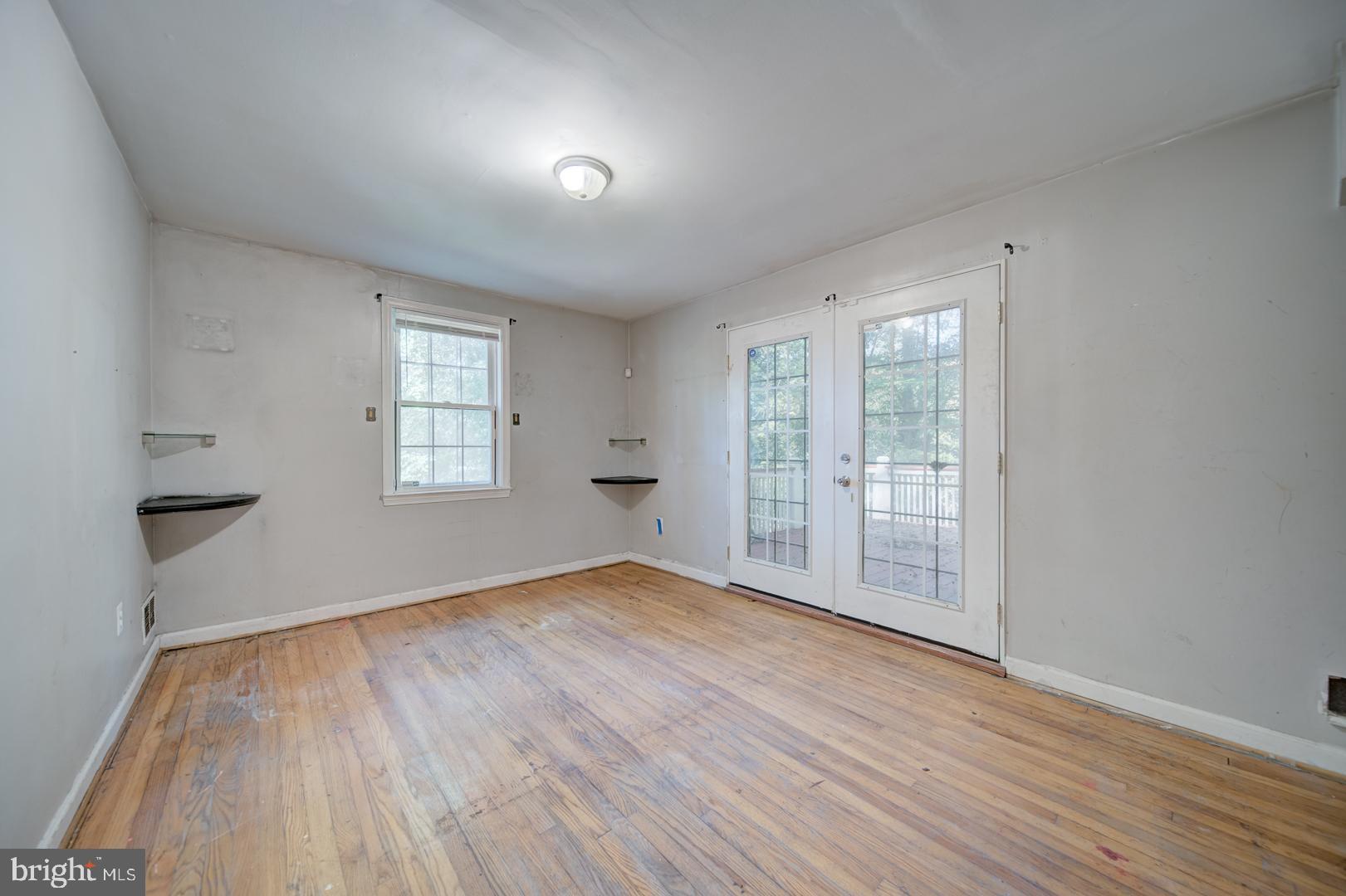 802 Modoc Lane Oxon Hill, MD 20745 - Photo 22 of 34 an empty room with wooden floor and windows