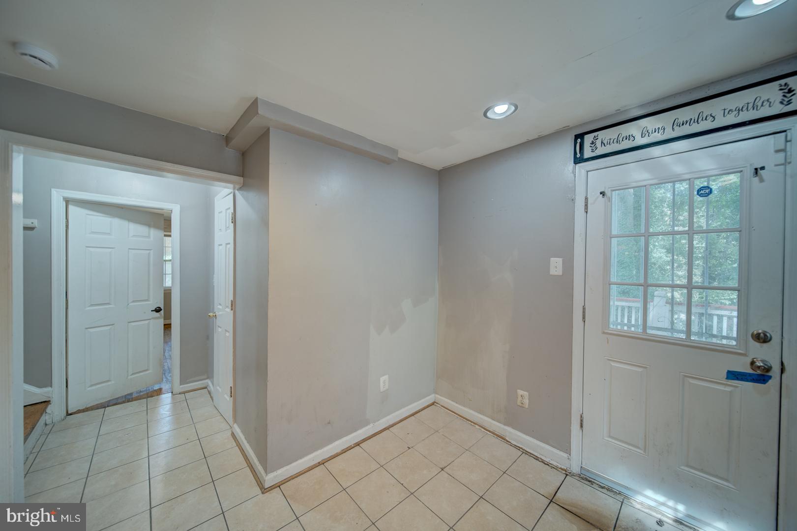 802 Modoc Lane Oxon Hill, MD 20745 - Photo 30 of 34 a view of an empty room