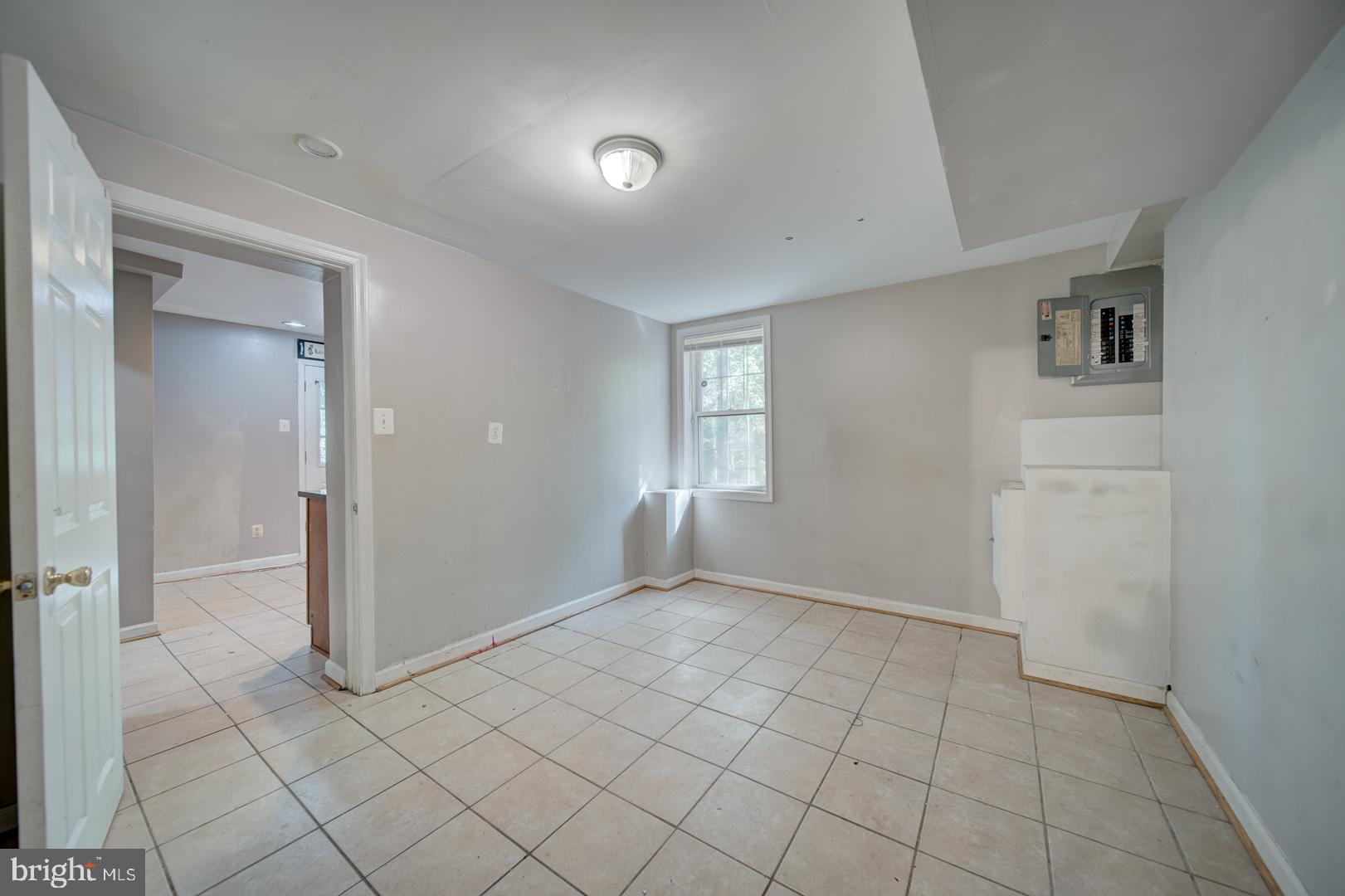 802 Modoc Lane Oxon Hill, MD 20745 - Photo 32 of 34 a view of an empty room and window