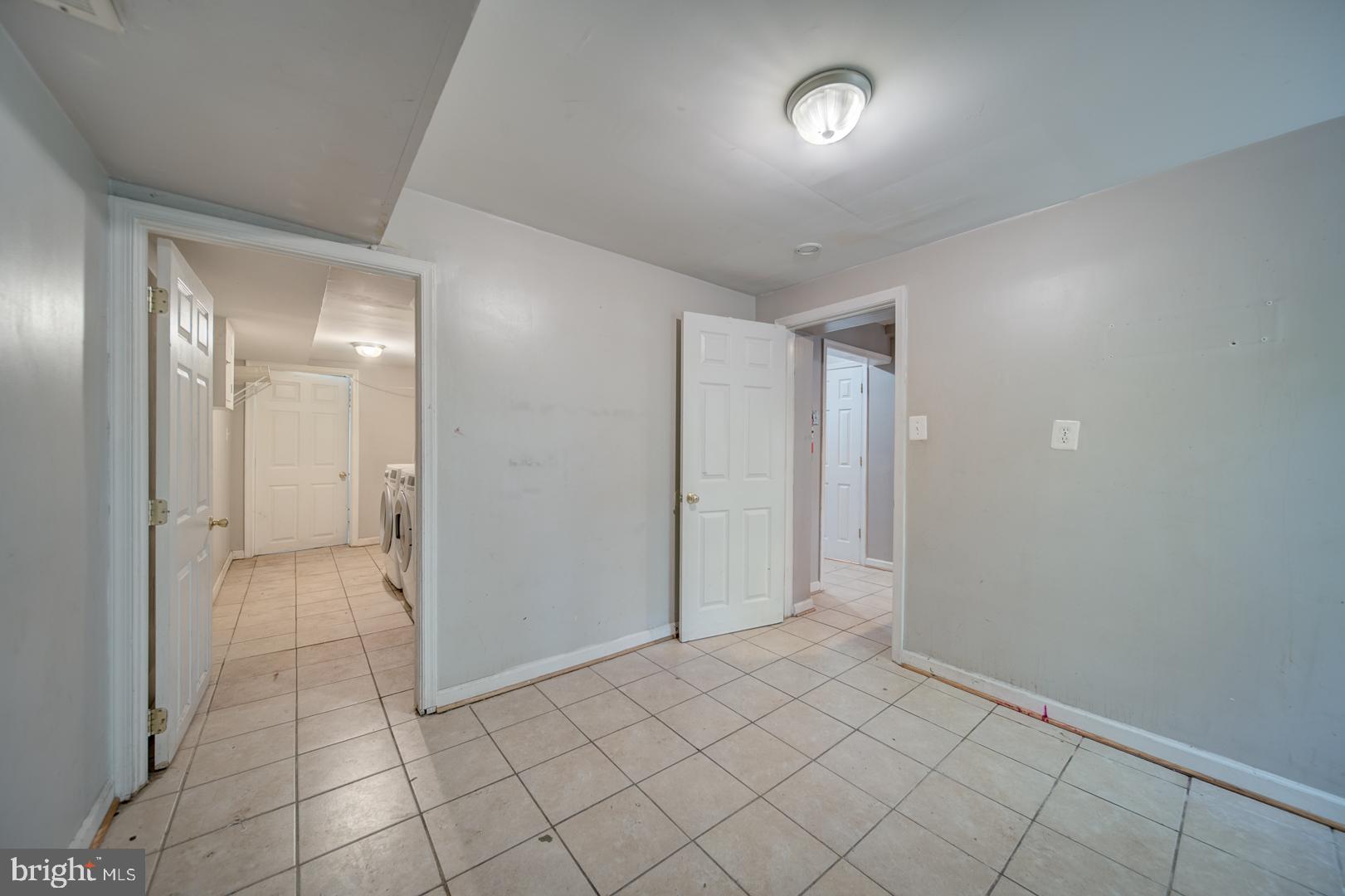 802 Modoc Lane Oxon Hill, MD 20745 - Photo 33 of 34 a view of a hallway