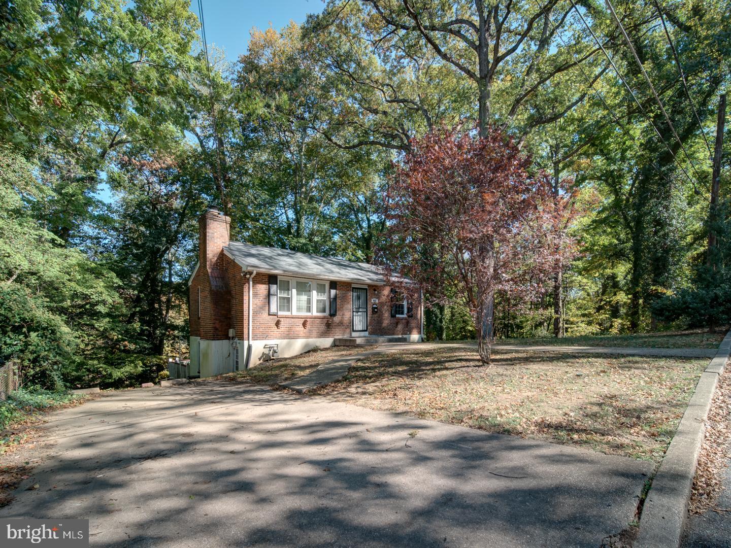 802 Modoc Lane Oxon Hill, MD 20745 - Photo 4 of 34 a view of a house with a yard