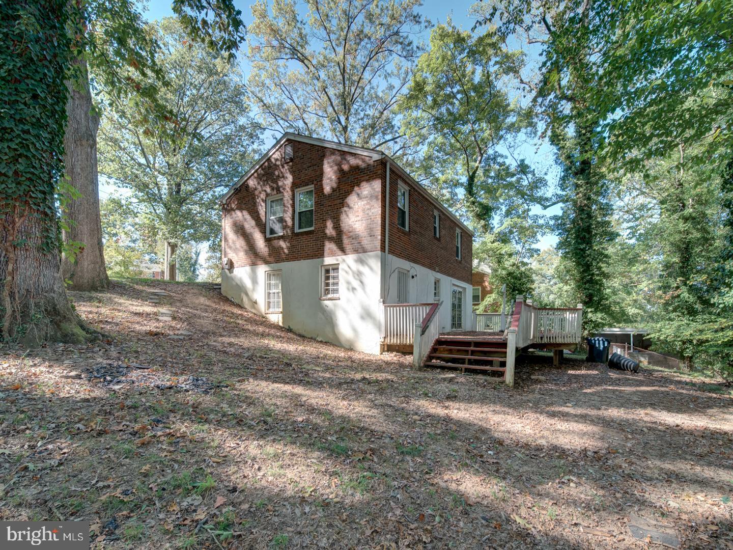 802 Modoc Lane Oxon Hill, MD 20745 - Photo 5 of 34 a view of a house with a yard