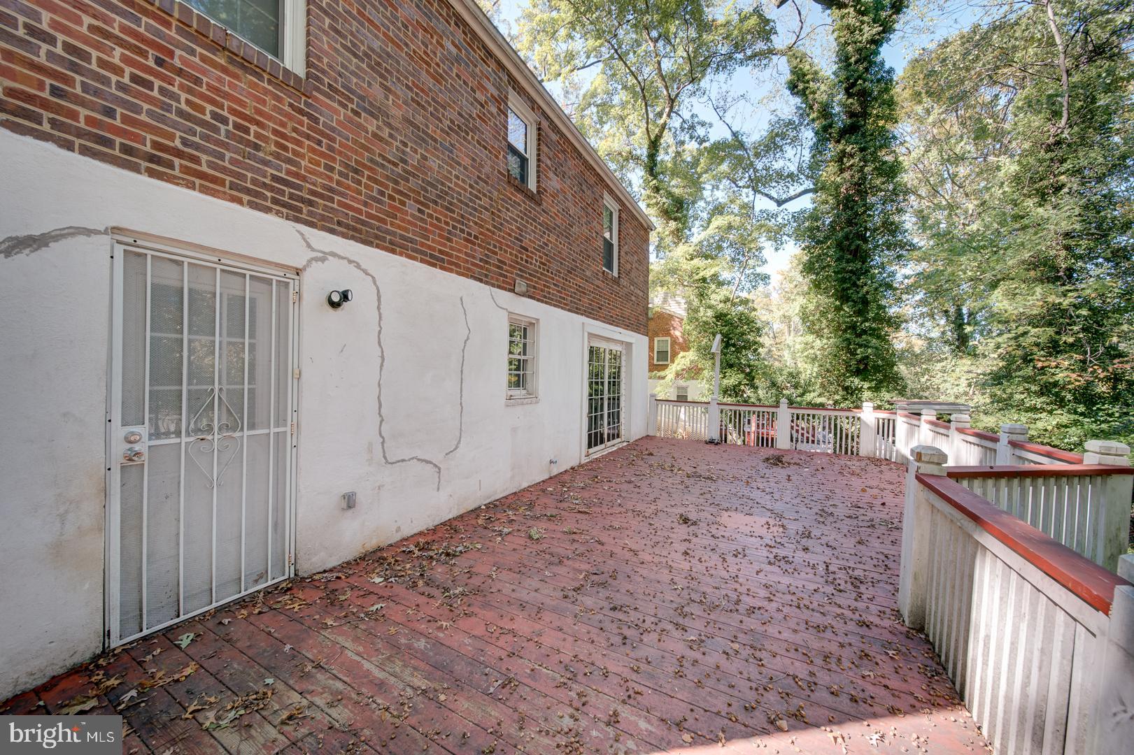 802 Modoc Lane Oxon Hill, MD 20745 - Photo 7 of 34 a view of backyard with green space