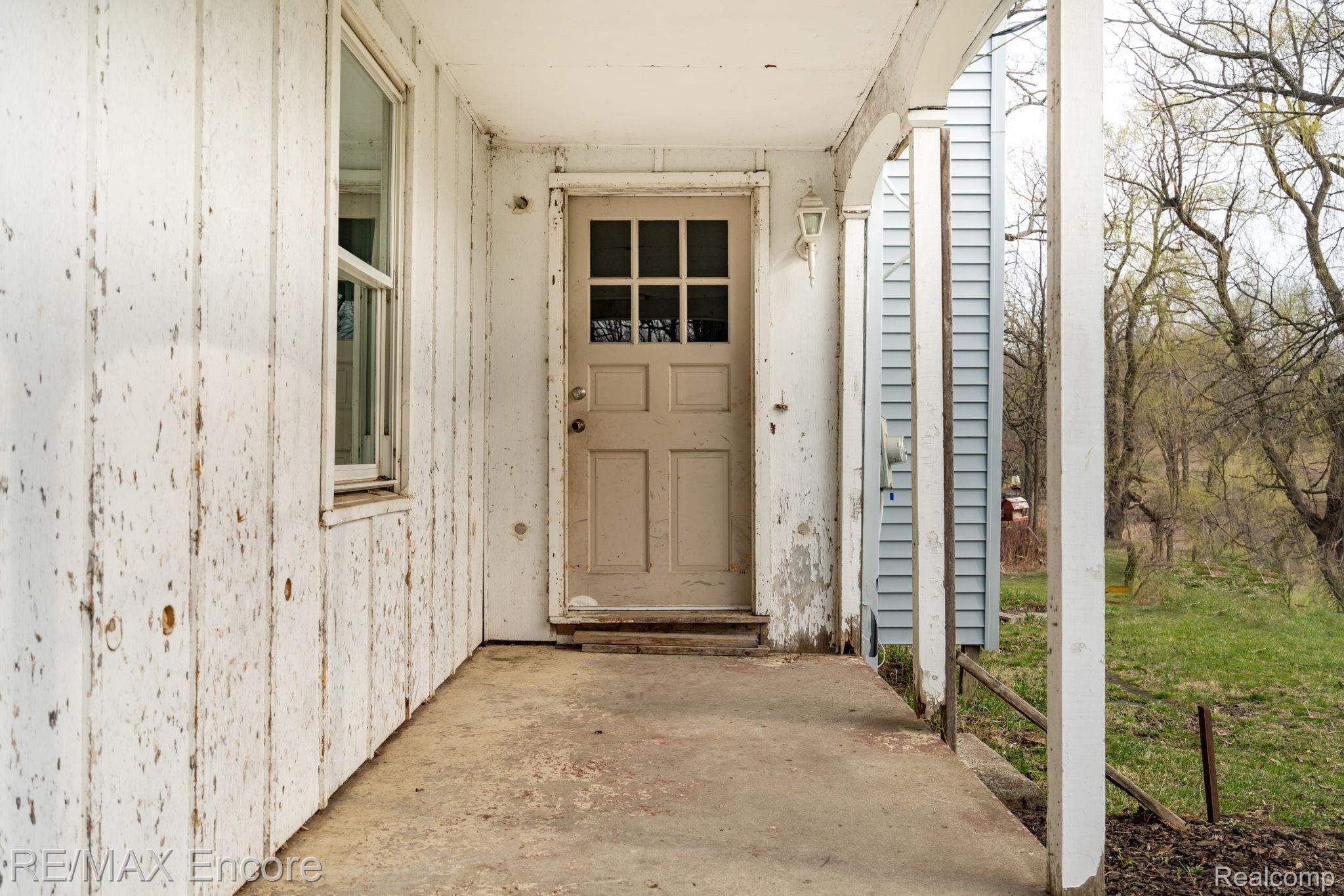 13450 Rattalee Lake Road Davisburg, MI 48350 - Photo 4 of 57 COVERED FRONT PORCH & FORMAL ENTRY