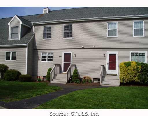 a view of a house with backyard