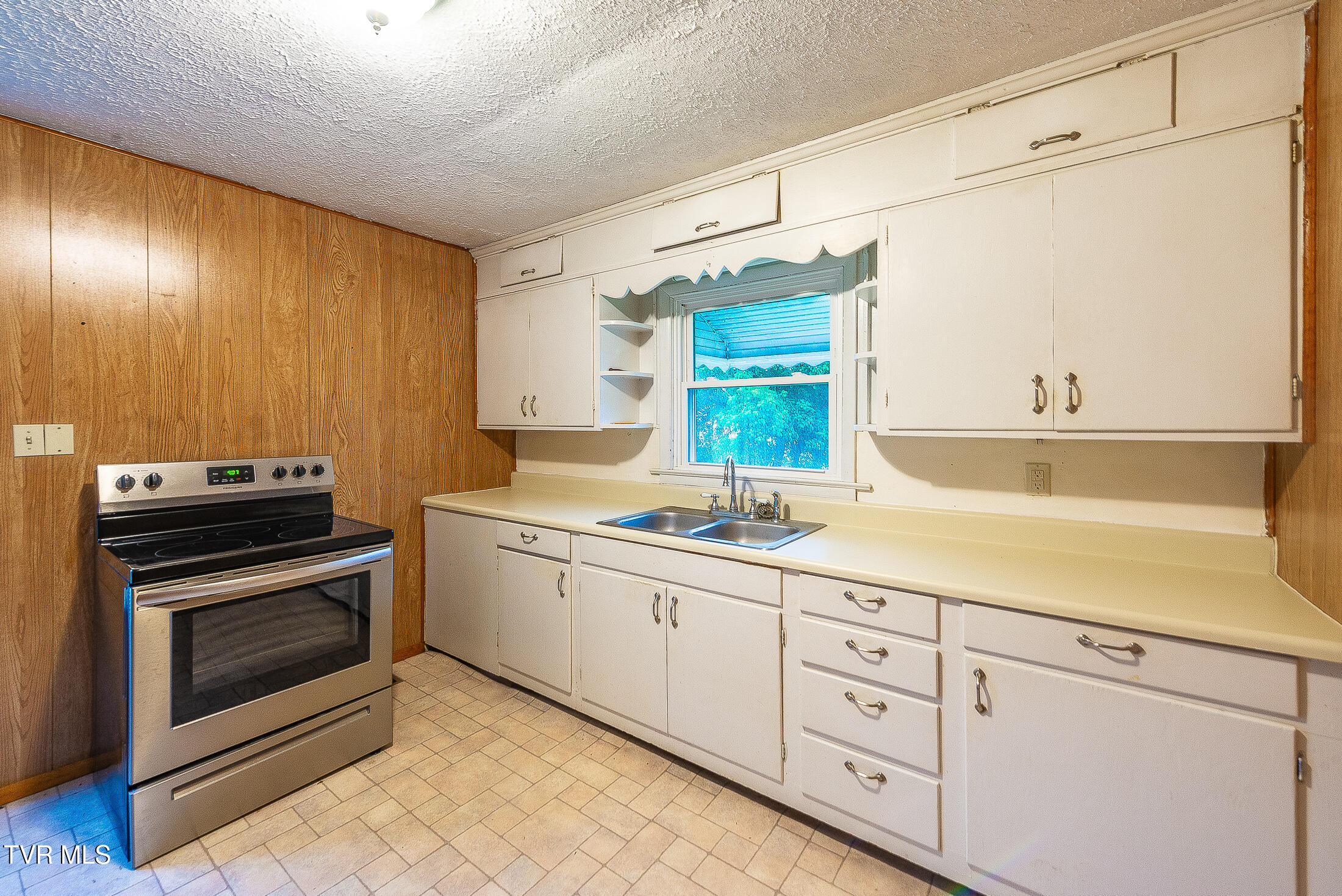 128 Beacon Street Gate City, VA 24251 - Photo 4 of 20 kitchen