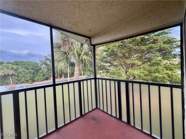 $1,250 | 8061 Country Road, Unit 202, Fort Myers, FL 33919