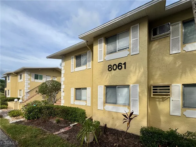 $1,250 | 8061 Country Road, Unit 202, Fort Myers, FL 33919