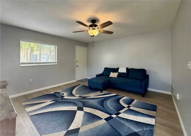 $1,250 | 8061 Country Road, Unit 202, Fort Myers, FL 33919