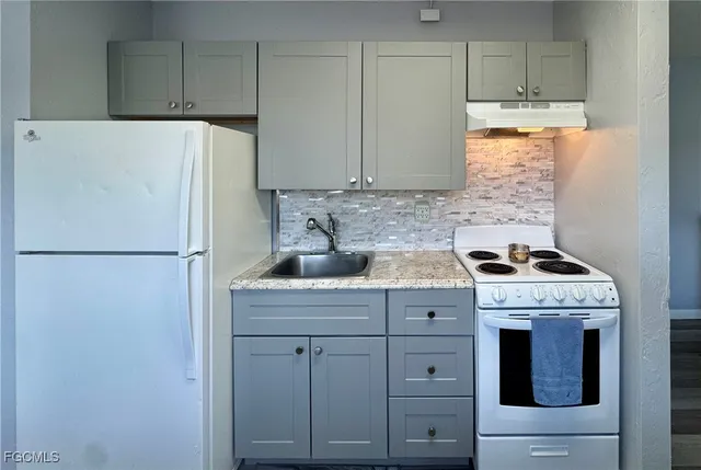 $1,250 | 8061 Country Road, Unit 202, Fort Myers, FL 33919