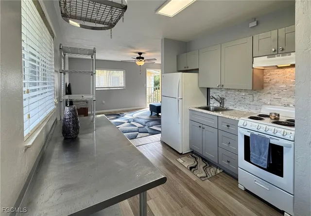 $1,250 | 8061 Country Road, Unit 202, Fort Myers, FL 33919