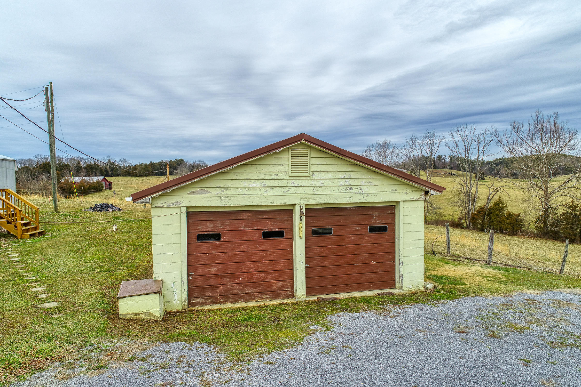 124 Old Hwy Road Bulls Gap, TN 37711 - Photo 11 of 70 De tached garage