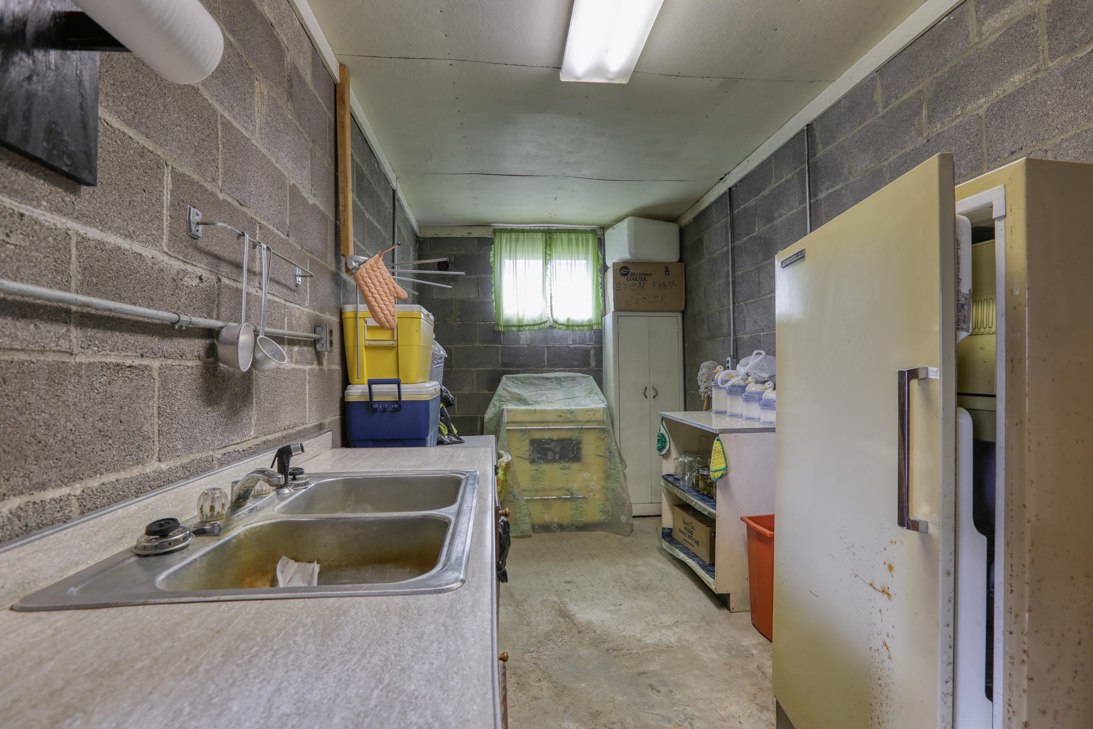 124 Old Hwy Road Bulls Gap, TN 37711 - Photo 13 of 70 Inside the detached garage
