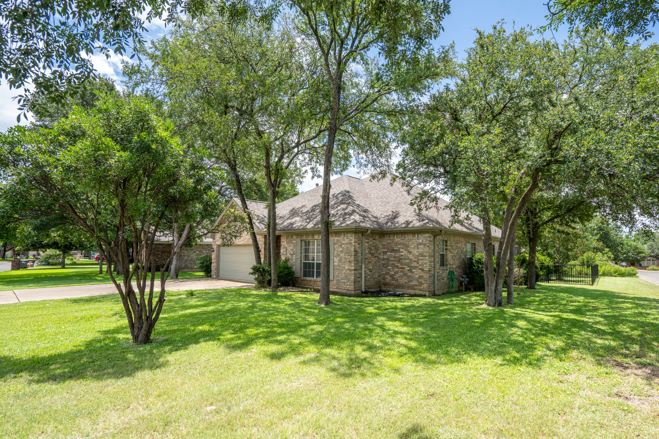 2912 Brandy Lane Georgetown, TX 78628 - Photo 3 of 39