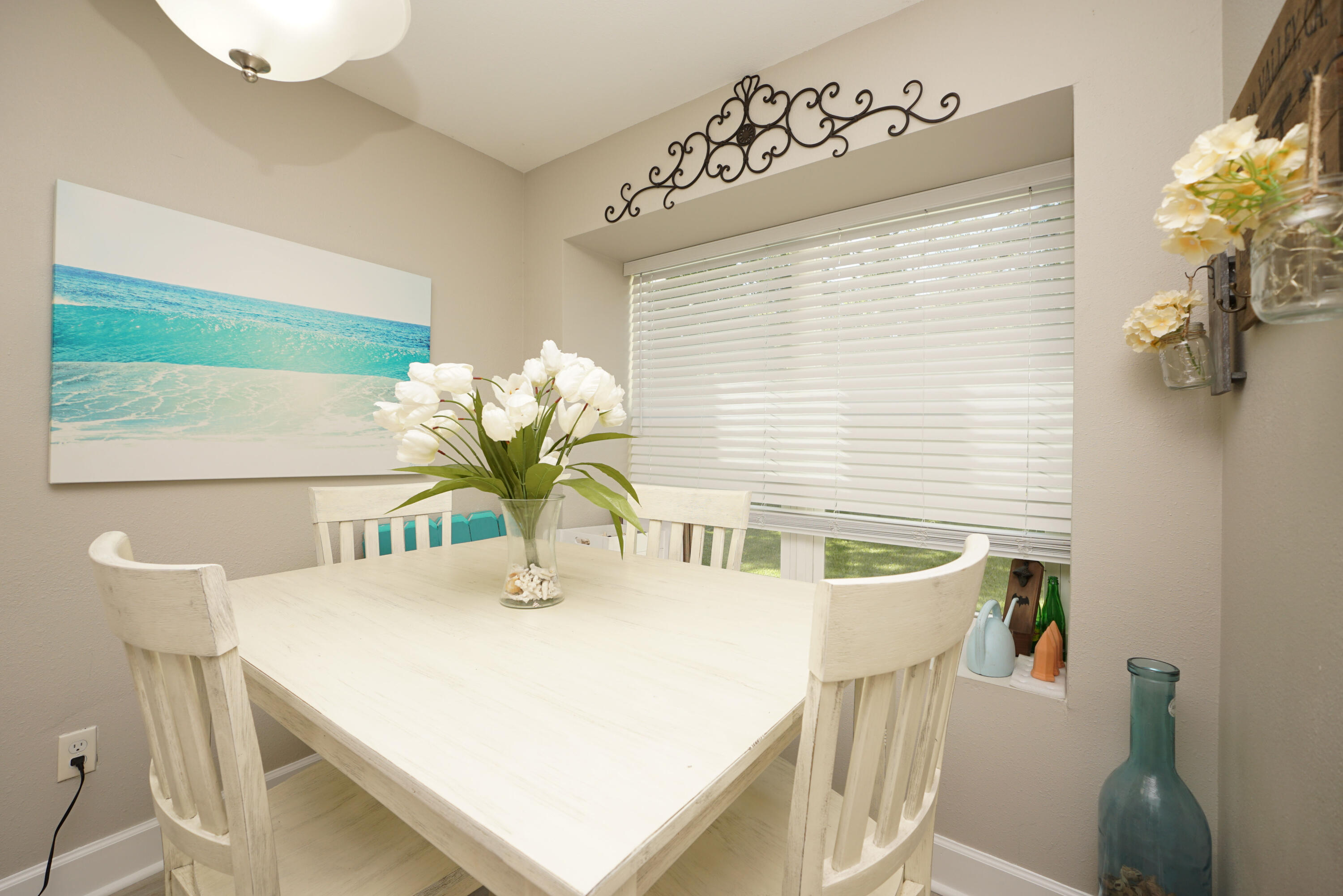 1503 Green Acres Boulevard, Unit E Fort Walton Beach, FL 32547 - Photo 7 of 25 a view of table and chair