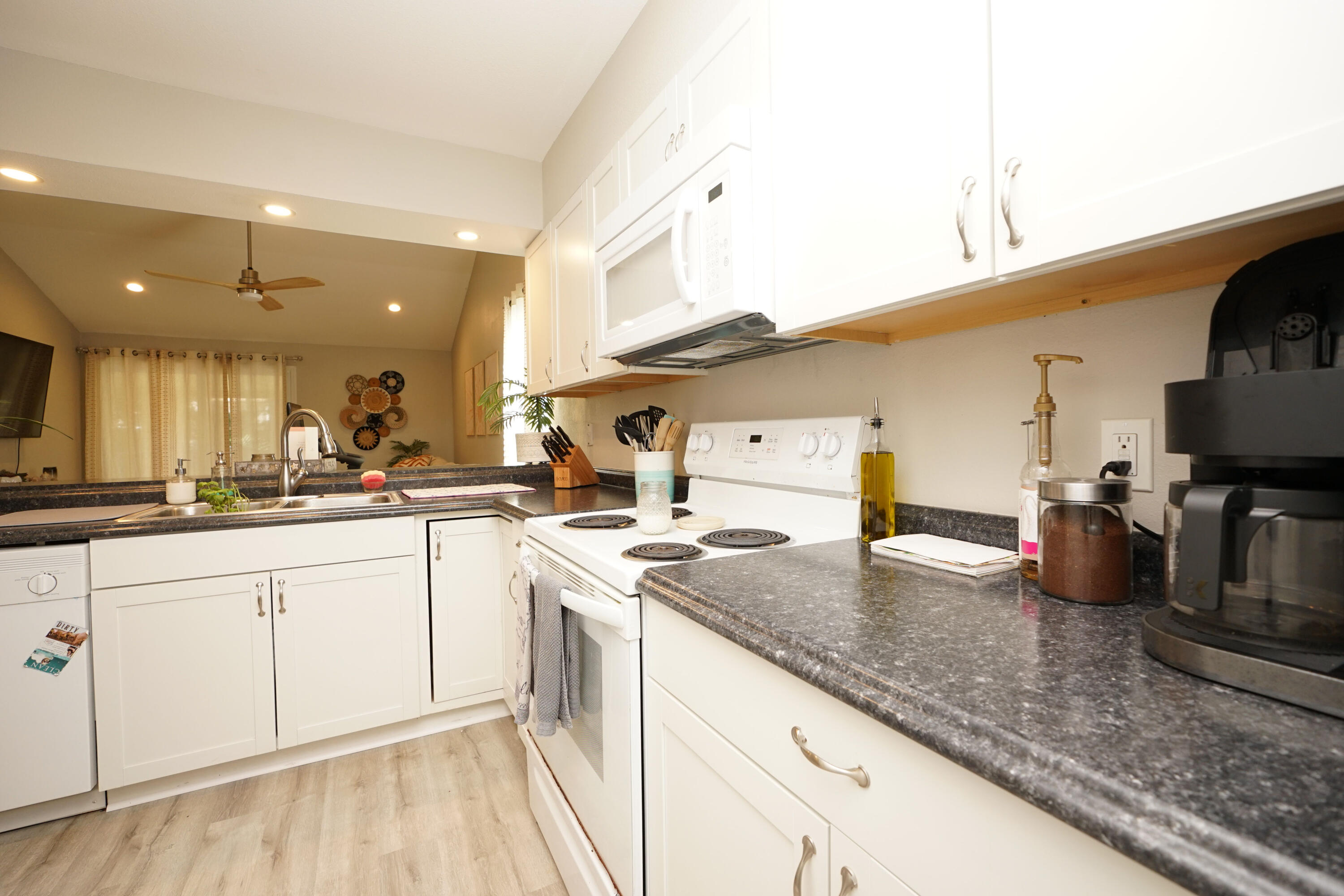 1503 Green Acres Boulevard, Unit E Fort Walton Beach, FL 32547 - Photo 9 of 25 a kitchen with counter top space cabinets and appliances