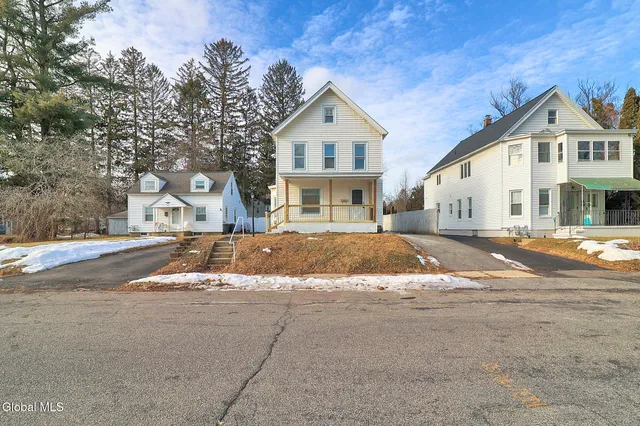 $259,550 | 11 Halcyon Street, Scotia, NY 12302