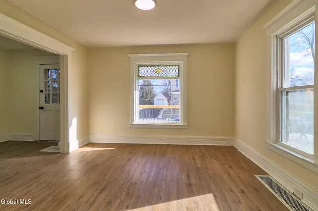 $259,550 | 11 Halcyon Street, Scotia, NY 12302